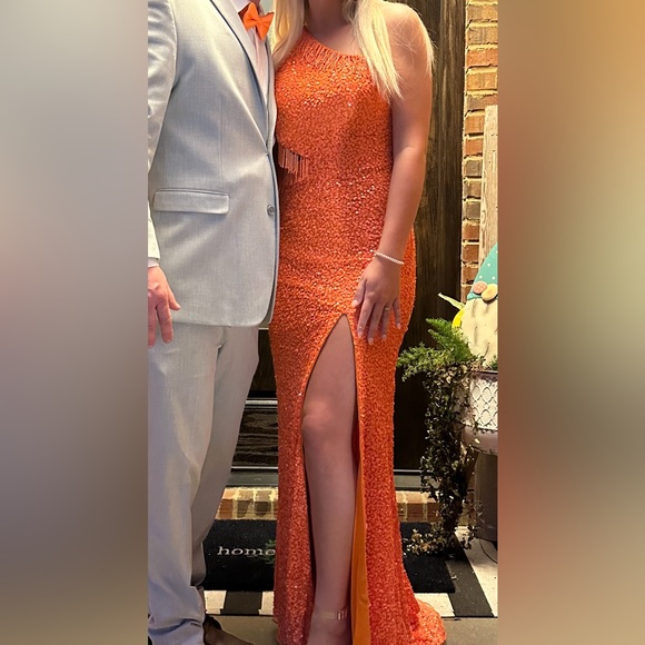 ORANGE PROM DRESS🧡🧡ONE SHOULDER SIZE 0 - Picture 2 of 3